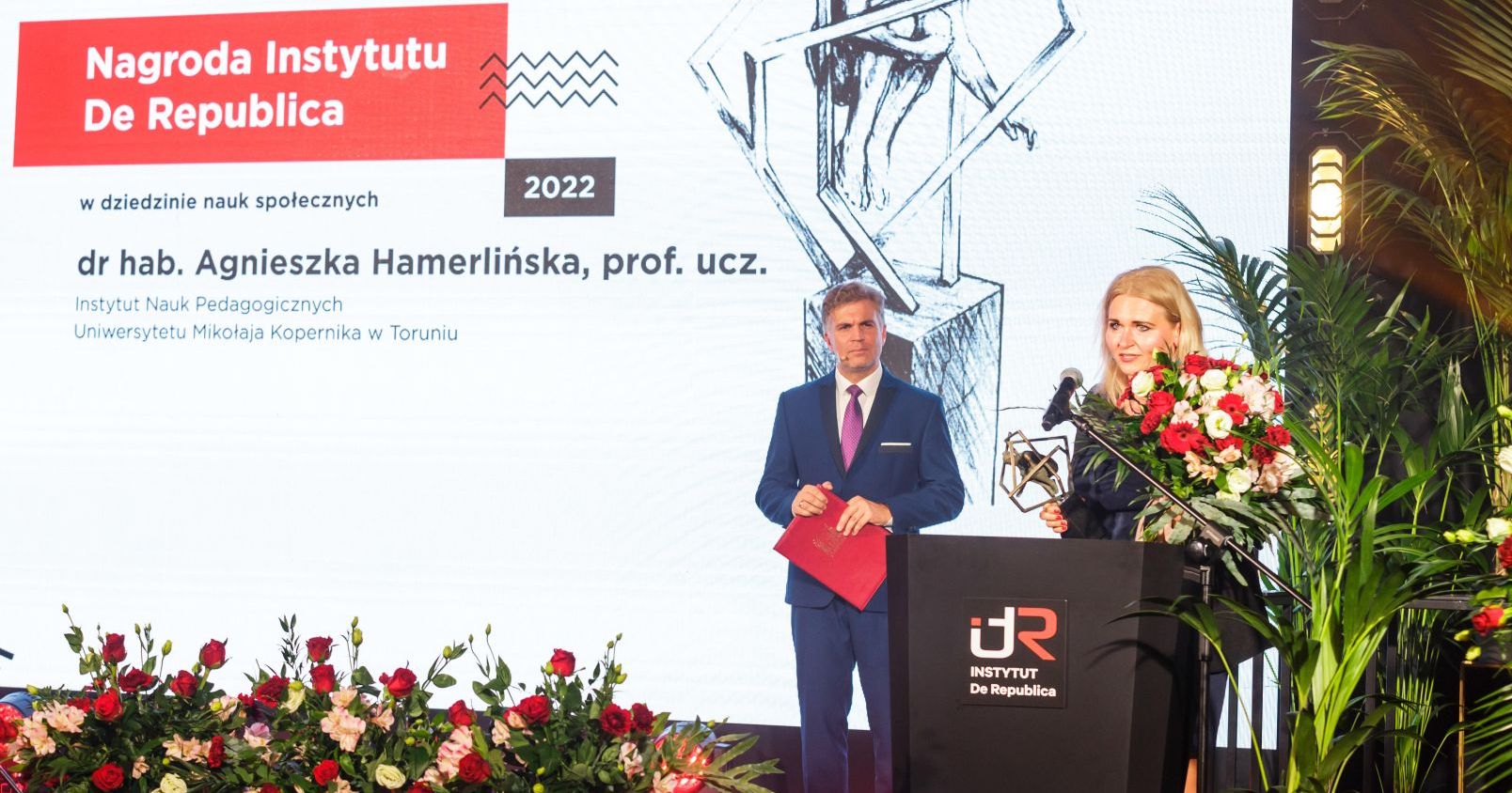 Prof. Agnieszka Hamerlińska została doceniona m.in. za łączenie działalności naukowo-badawczej z zaangażowaniem społecznym na rzecz osób cierpiących i niepełnosprawnych 