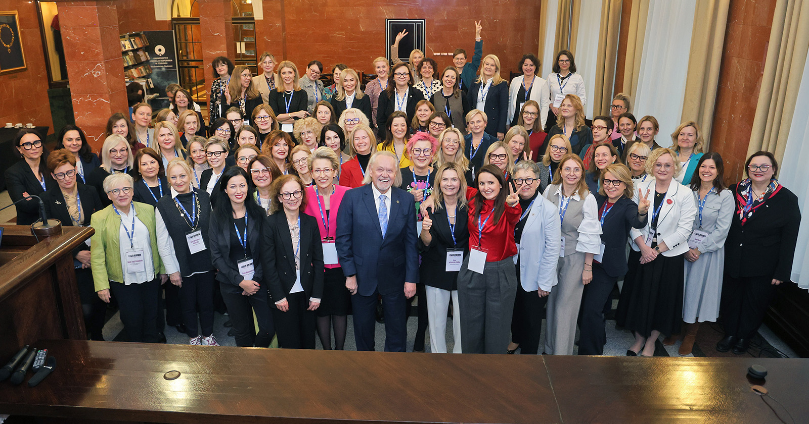 Group photo. Rector Andrzej Tretyn stands in the center. Several dozen women stand around him. They are the rectors and vice-rectors of Polish universities.