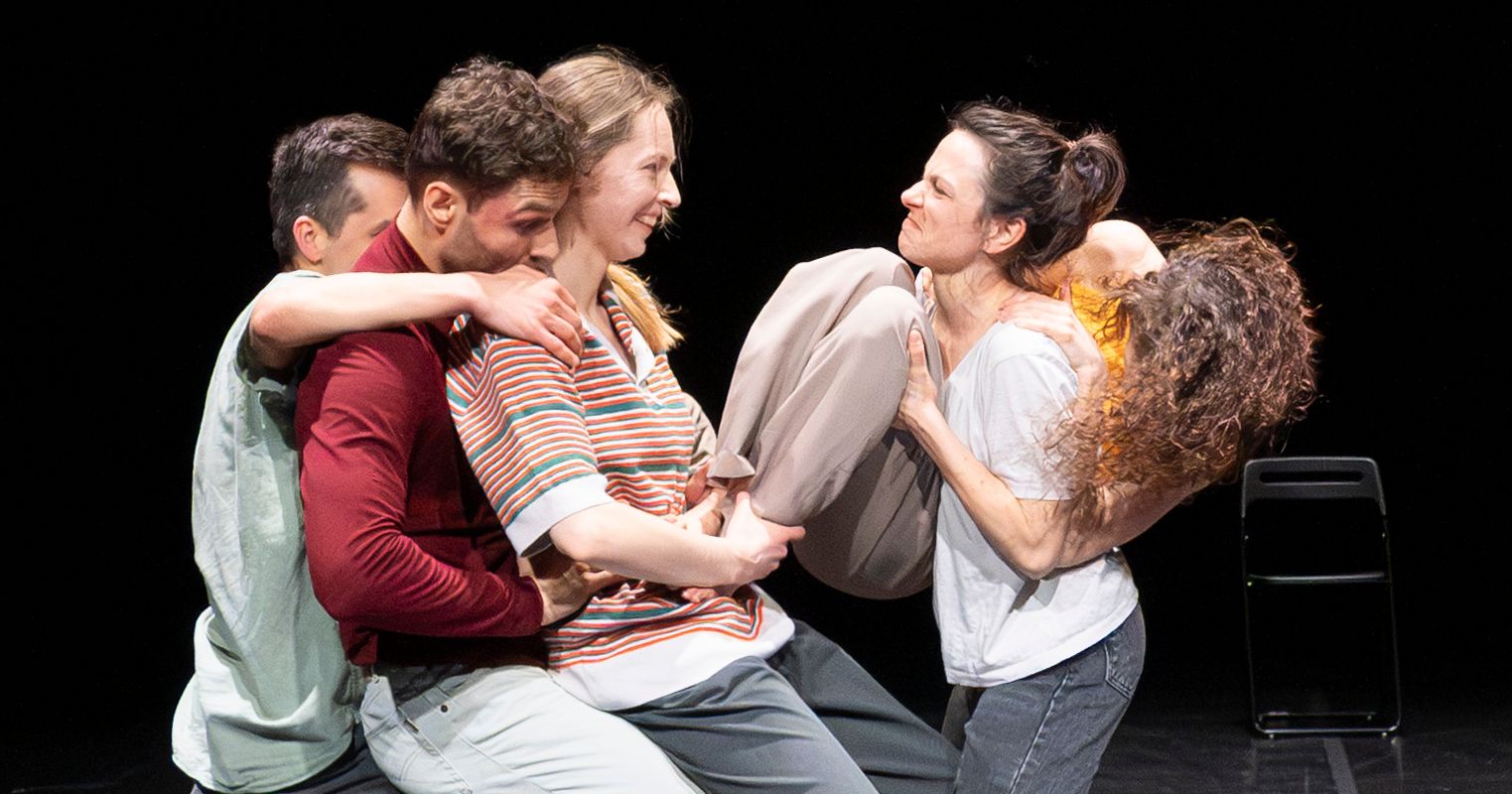 Klamra połączy sceny