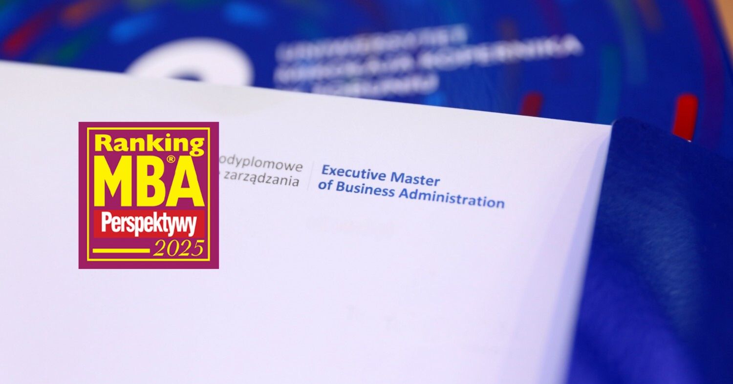 A photo of a corner of a notebook with the words “Executive Master of Business Administration”, in the background you can also see a folder with the UMK logo. On the left side of the photo there is the Perspektywy 2025 MBA Ranking logo