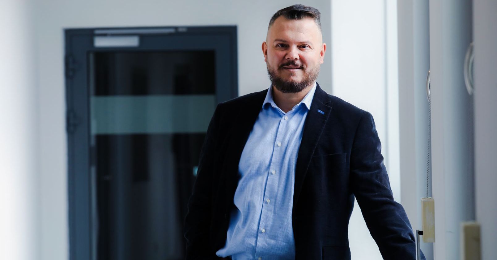 Prof. dr hab. Michał Zieliński z Katedry Mechaniki Kwantowej w Instytucie Fizyki UMK - zdjęcie portretowe