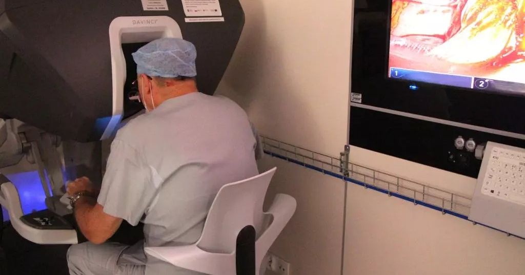 Podwójna operacja robotyczna