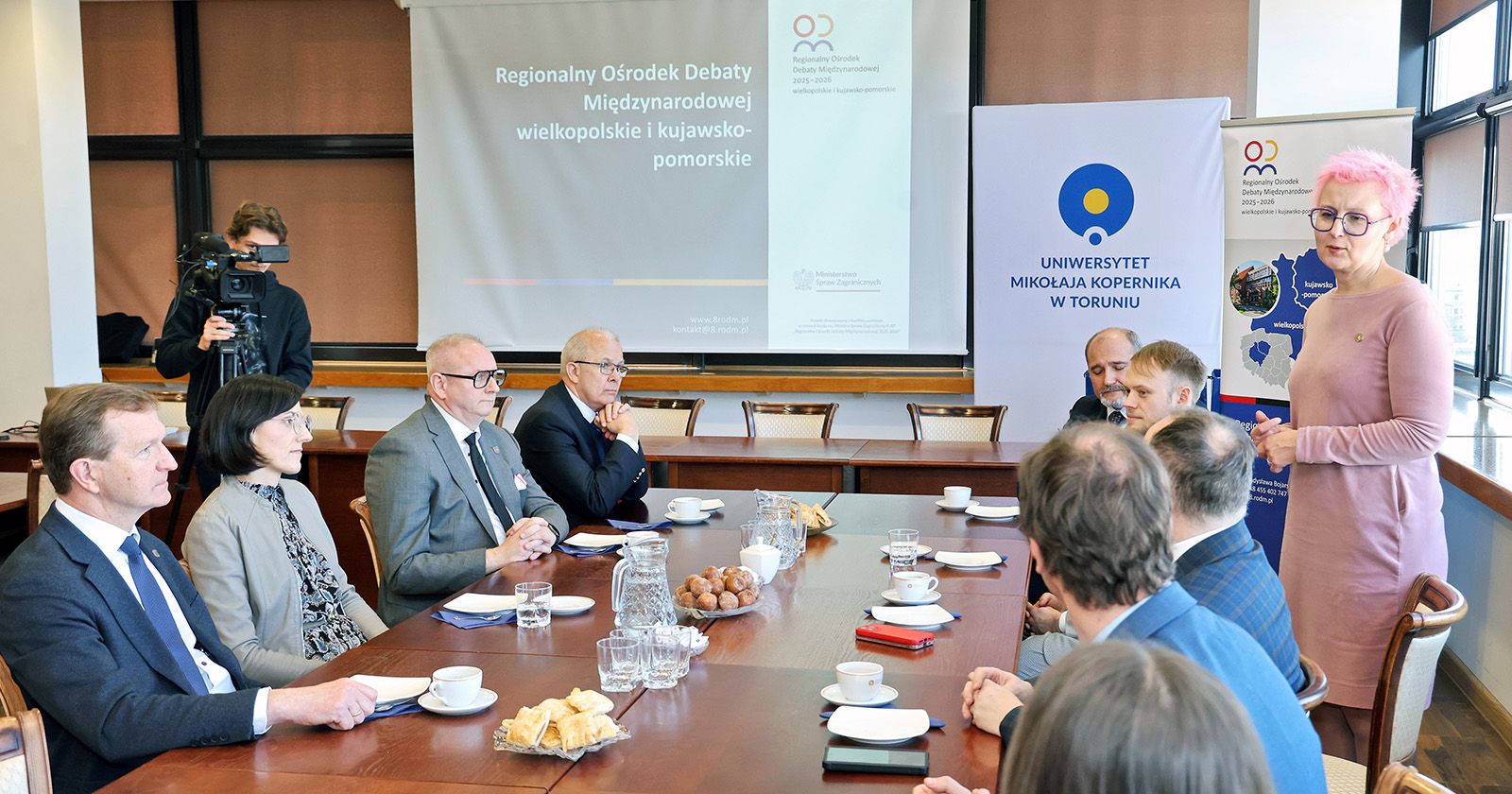 Dyplomacja bliżej ludzi